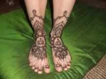 bride henna flowers.jpg